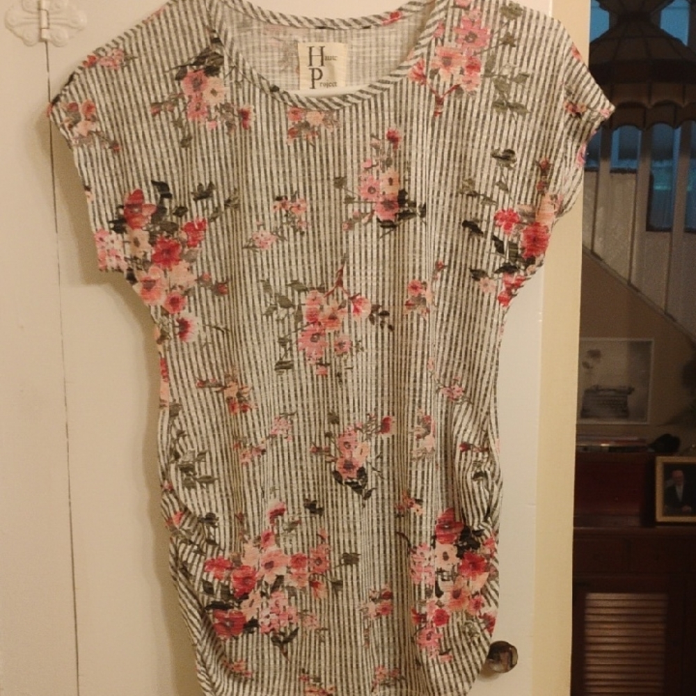 HP Cream and Red Ruched T-Shirt